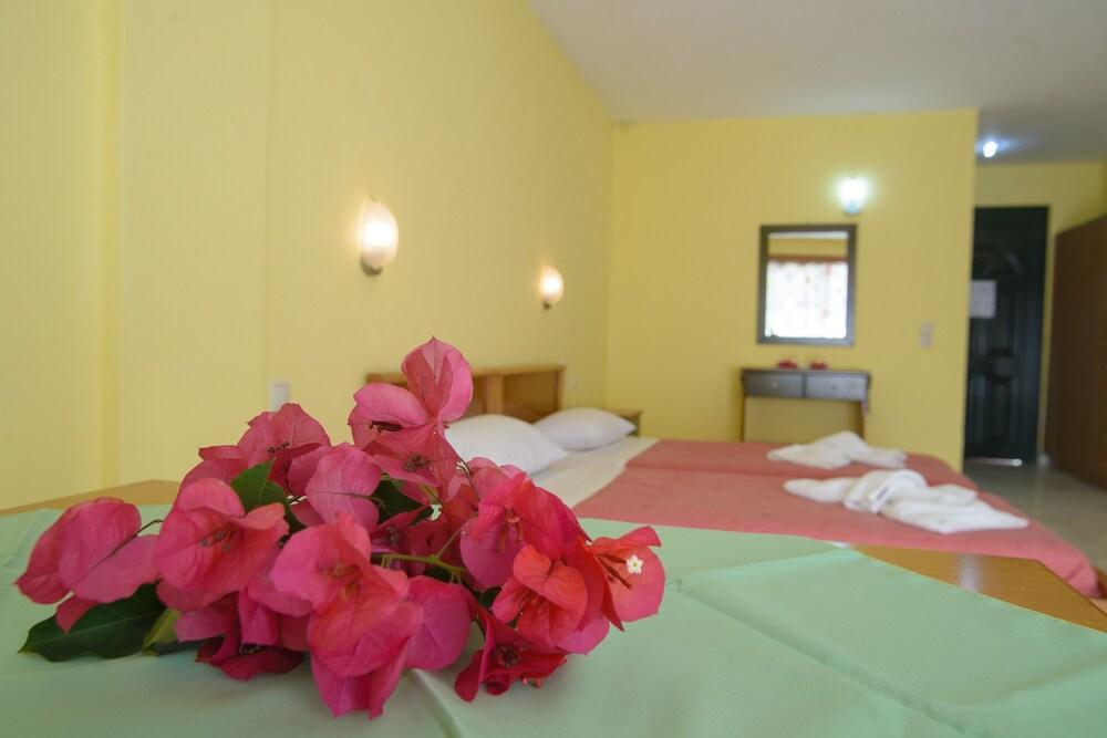 Polyxeni Aparthotel Sidárion Buitenkant foto